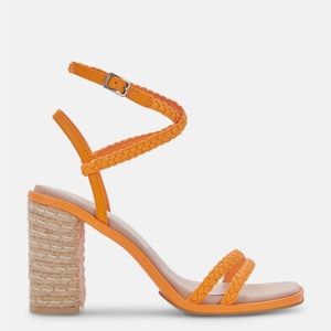 NIB Dolce Vita ORO Heels in Apricot Stella